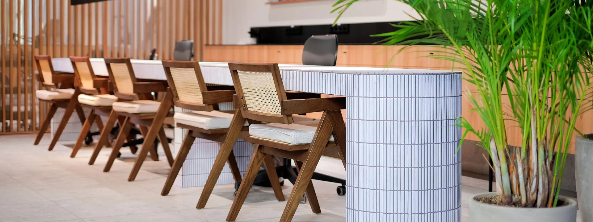 Odkryj Magię Mozaik w Przestrzeniach Komercyjnych: Od Eleganckich Hoteli do Stylowych Restauracji