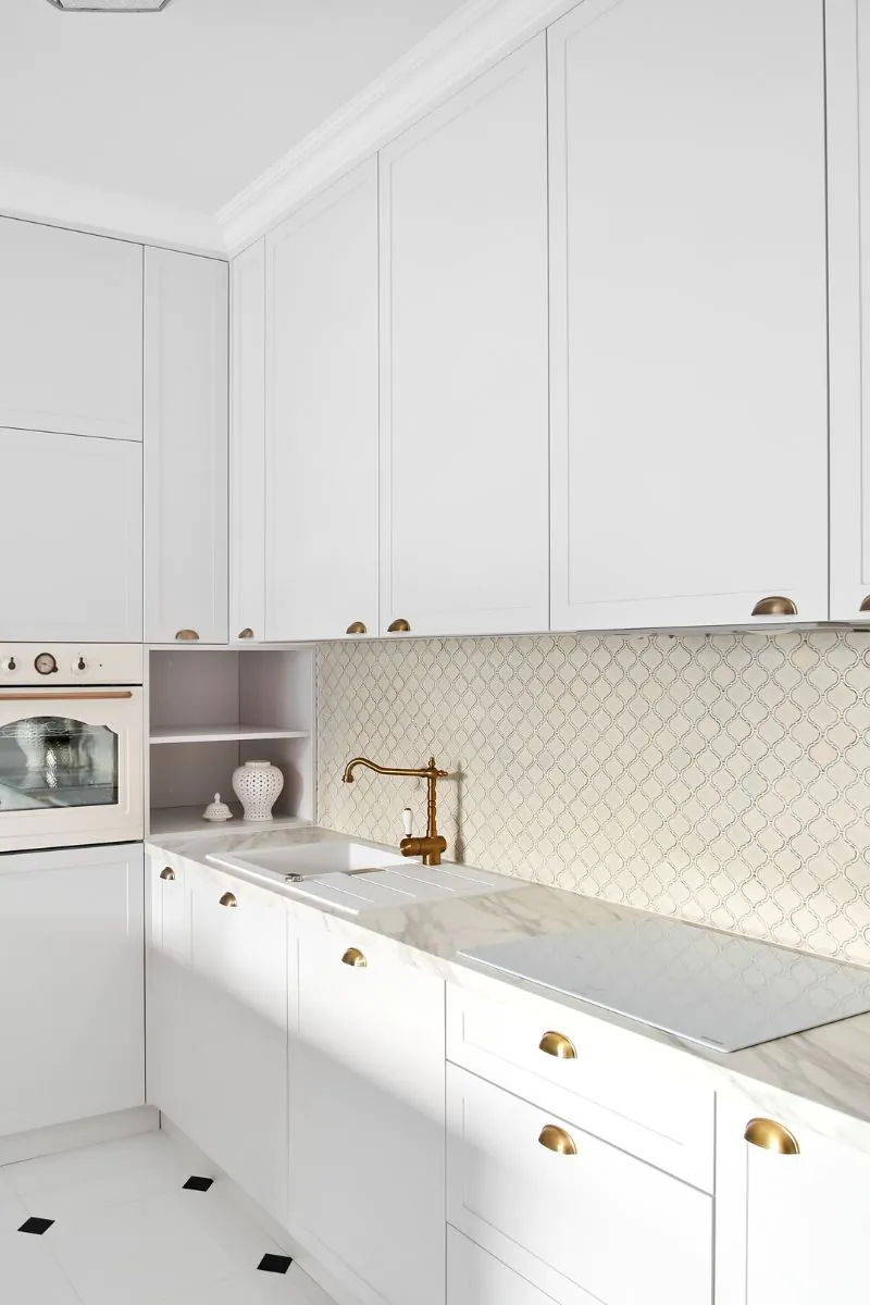 czy-fuga-musi-byc-w-kolorze-plytek-arabeska-srednia-kremowa-polysk-raw-decor