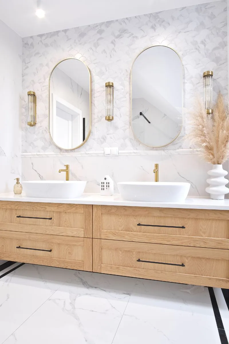 fugowanie-na-starej-fudze-plytki-na-scianie-flabellum-marble-matowy-raw-decor