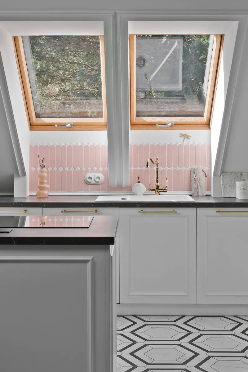 czy-plytki-kuchenne-na-sciane-i-podloge-musza-byc-takie-same-aranzacja-z-cecile-pink-polysk-kafle-ceramiczne-raw-decor