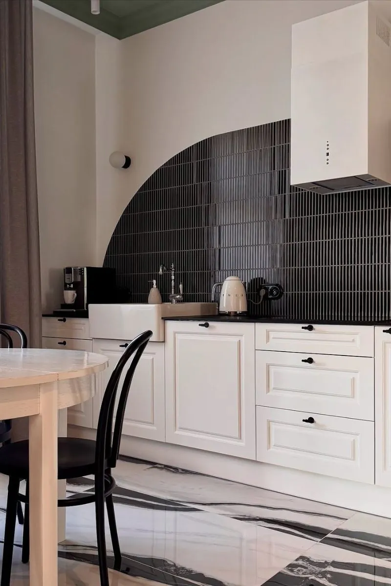 czy-soft-loft-to-nowy-styl-wnetrzarski-odpowiada-raw-decor-plytki-stick-na-scianie-w-kuchni-zrodlo-ig-monika__nykiel