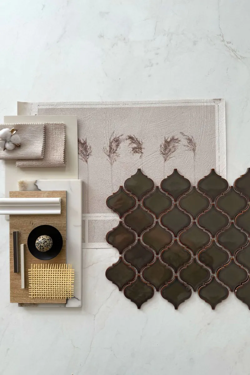 paleta-kolorystyczna-do-wnetrz-jesien-2025-w-stylu-raw-decor-moodboard-z-arabeska-srednia-szary-palony-polysk