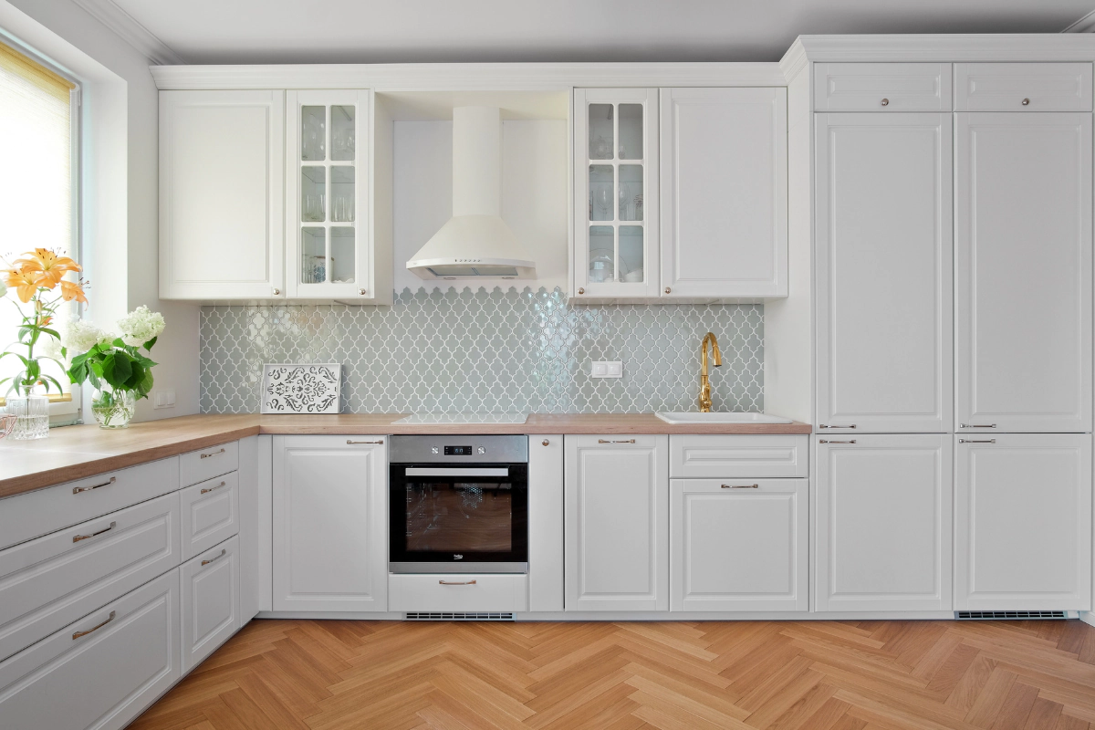 Stylowa metamorfoza: Angielskie kuchnie z płytkami Raw Decor!