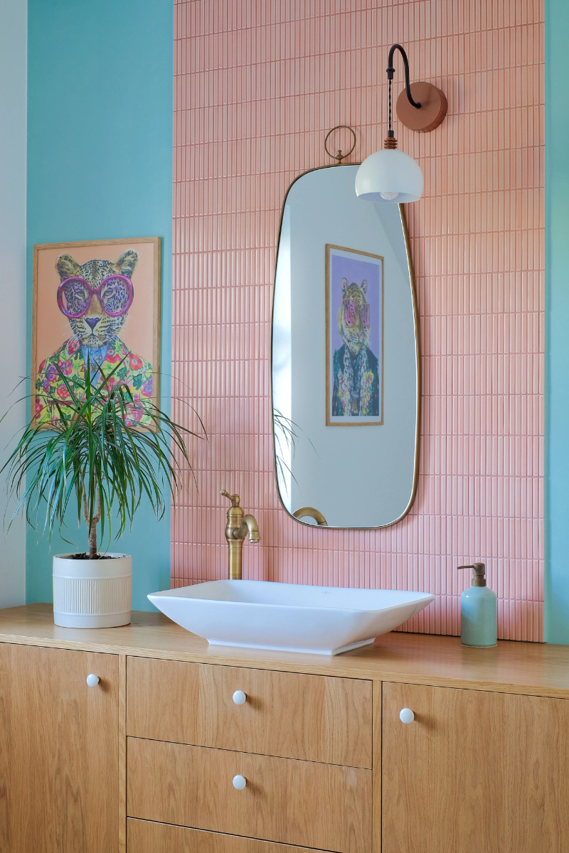 jak-dobrac-kolor-scian-do-kolorowych-plytek-stick-pink-polysk-raw-decor