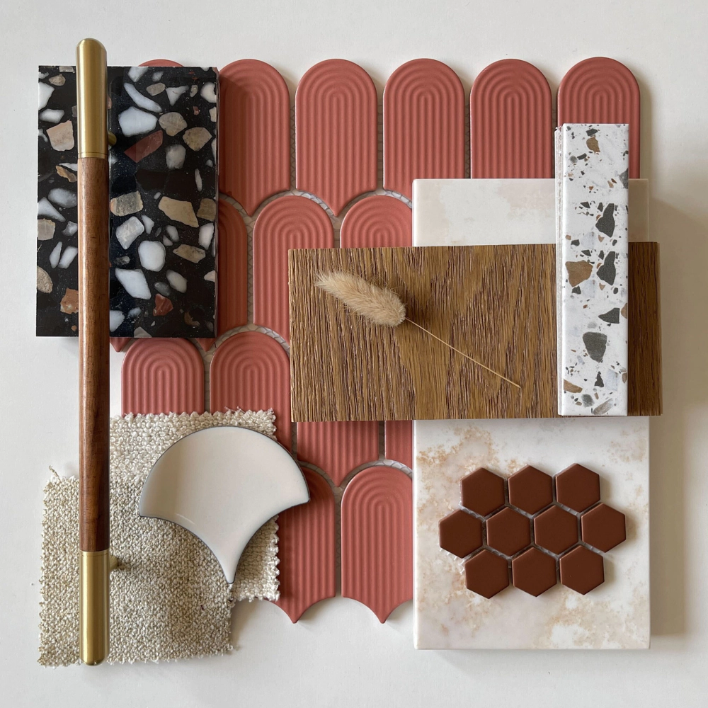 najmodniejsze-kolory-roku-2025-trendy-wnetrzarskie-moodboard-inspiracyjny-braz-odwazne-kolory-plytki-wave-terracotta-matowy-raw-decor