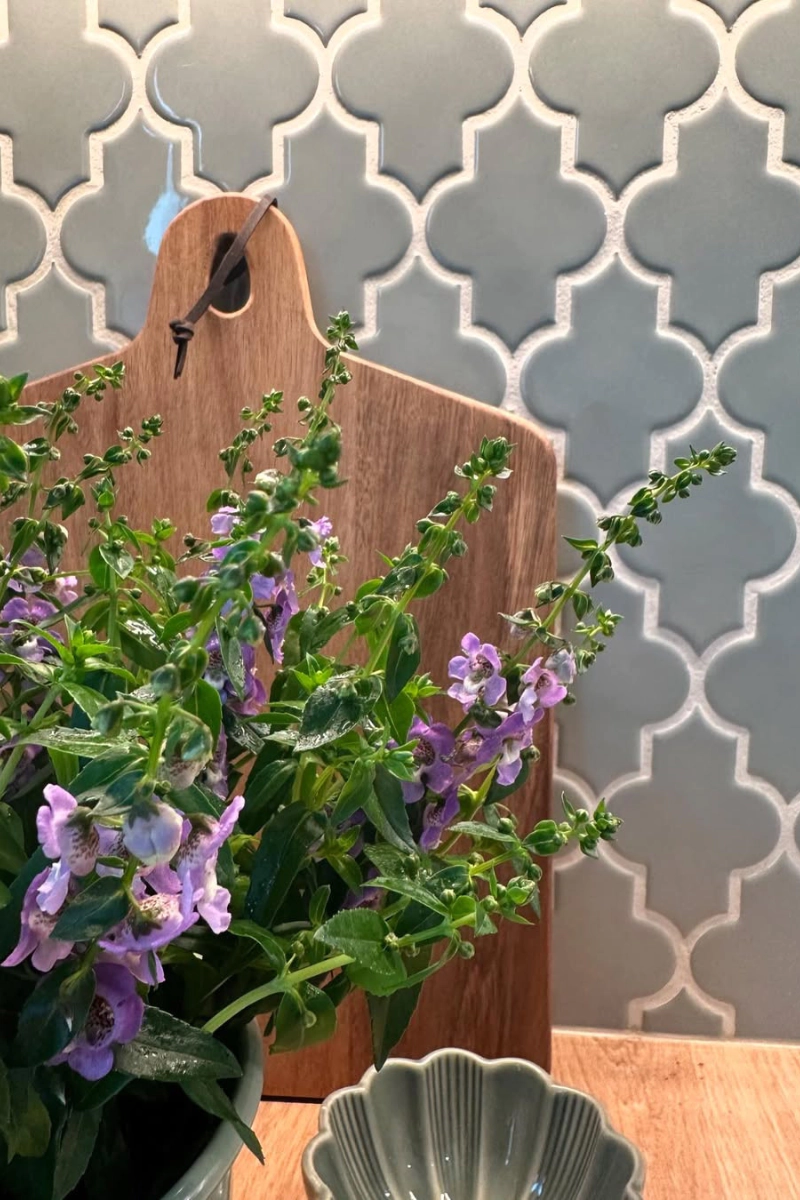 plytki-szalwiowe-w-kuchni-arabeska-dober-sage-raw-decor-w-aranzacji-autorstwa-ig-teko_wykonczenia
